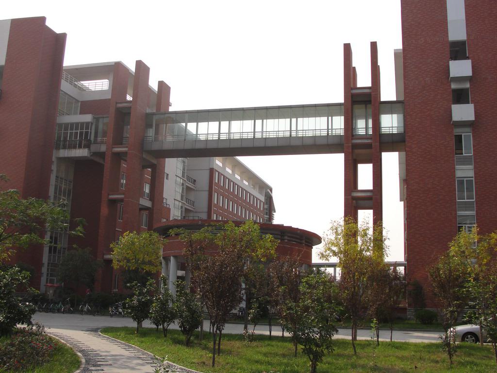 小说狂人
教学办公楼.jpg