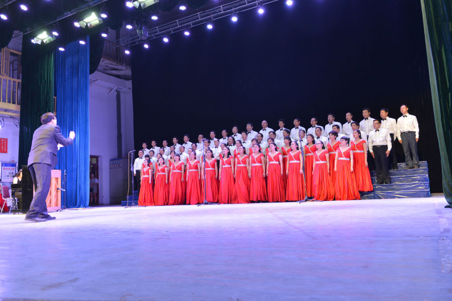 小说狂人
教职工参加学校合唱比赛.jpg